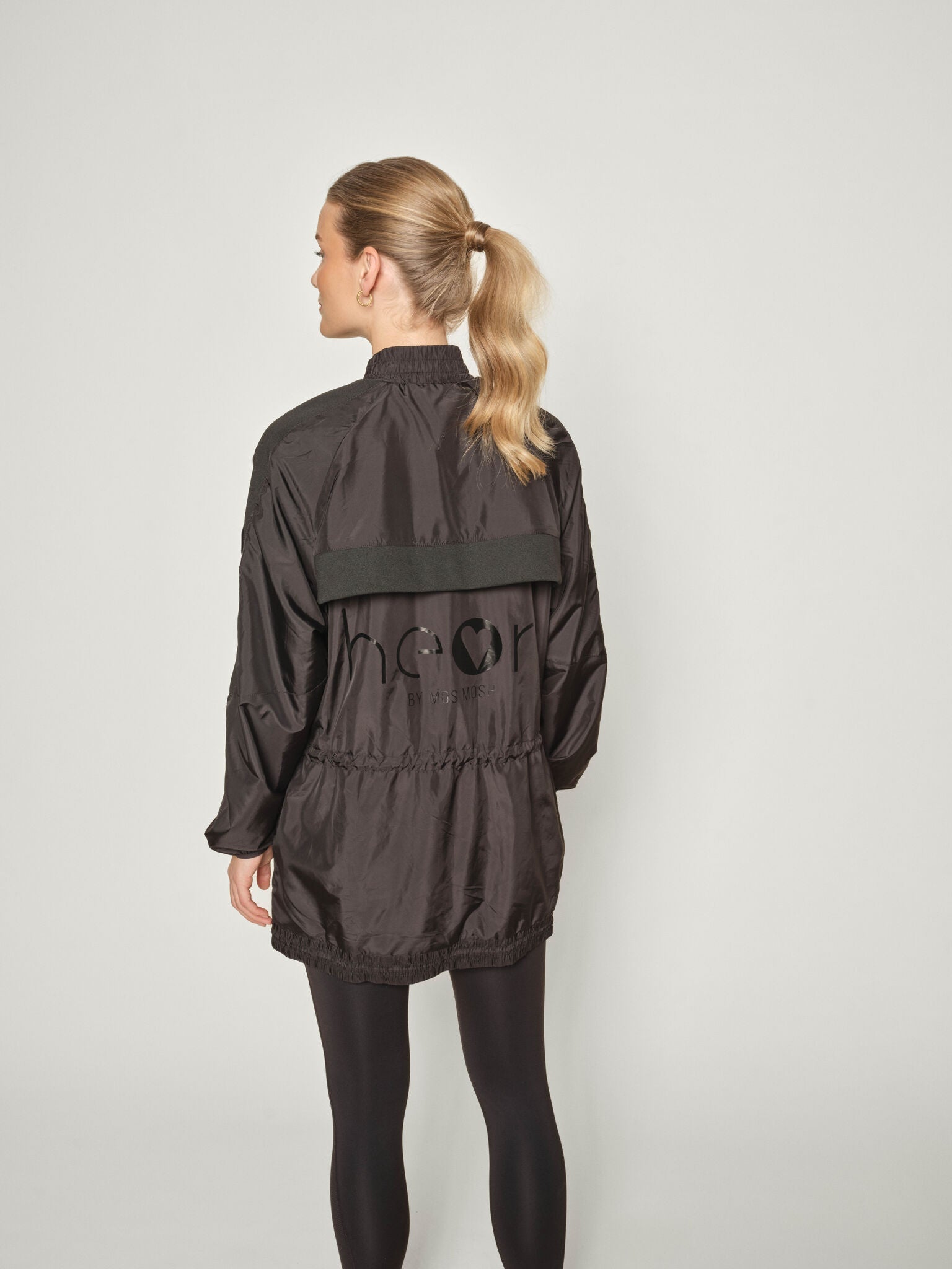 Modelshot / Black / Detail